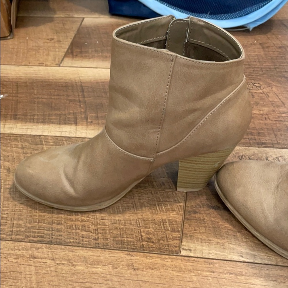 Tan booties - Picture 3 of 3